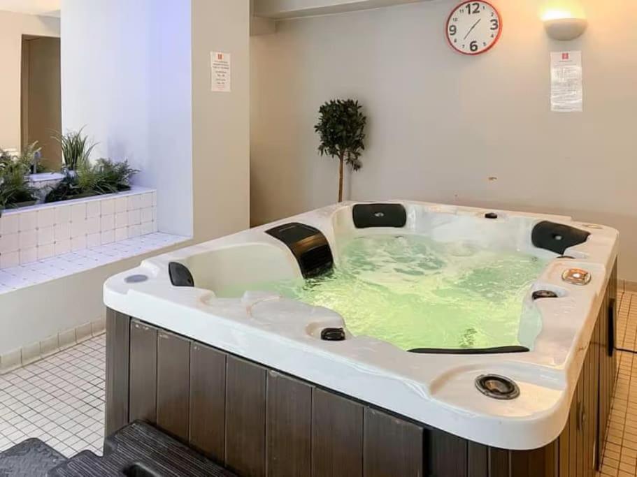 Strathmore Apt Scarborough, Pool, Gym, Parking Zewnętrze zdjęcie